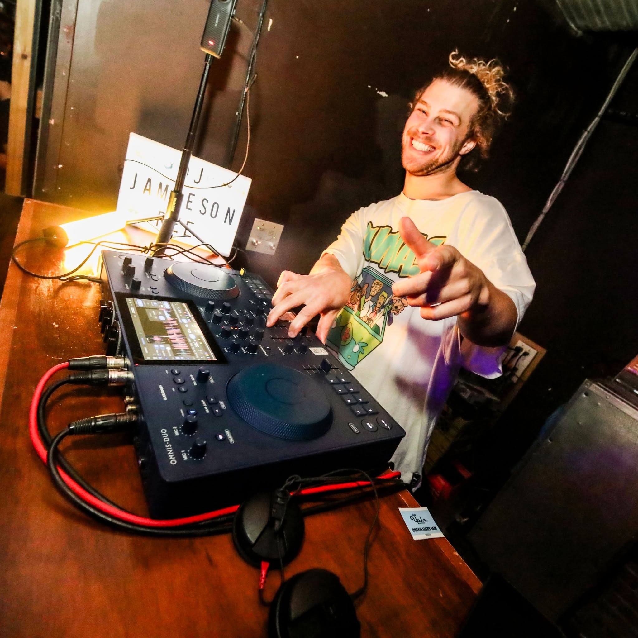 Live DJ